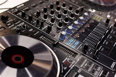 Stepping into the Spotlight: Tips for Aspiring Magic DJ Entertainers